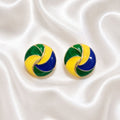 Brinco esmaltado cores do brasil (verde, amarelo e azul) formato redondo com linhas douradas