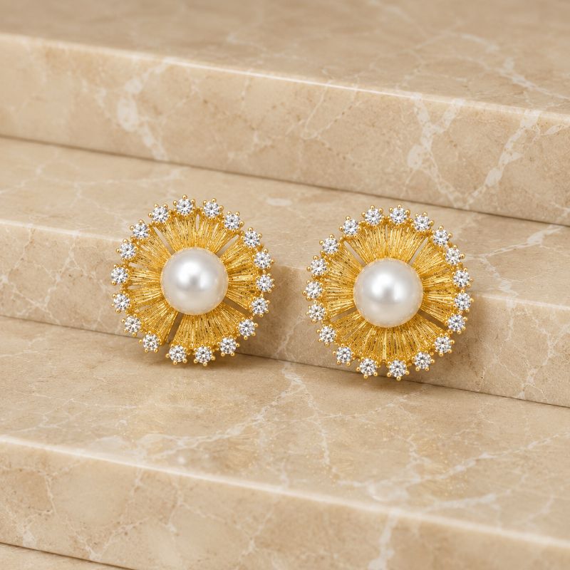 Brinco flor pétalas em textura com pérola e zircônia